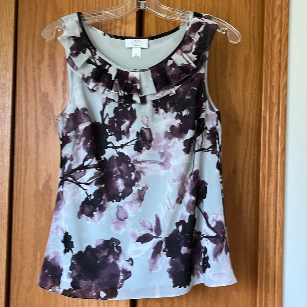 NWOT LOFT floral tank top. Gray and purple tones. Fully lined.